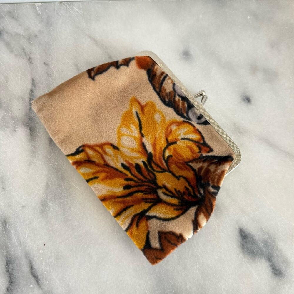 Vintage | 1970s Velvet Floral Brown Coin Purse Kiss-Lock Closure Bag Autumn Rose - Picture 2 of 5
